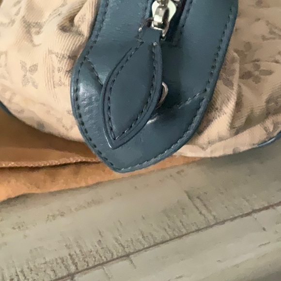 Louis Vuitton Cream and Blue Crossbody Bag with Signature Monogram - Picture 8 of 16